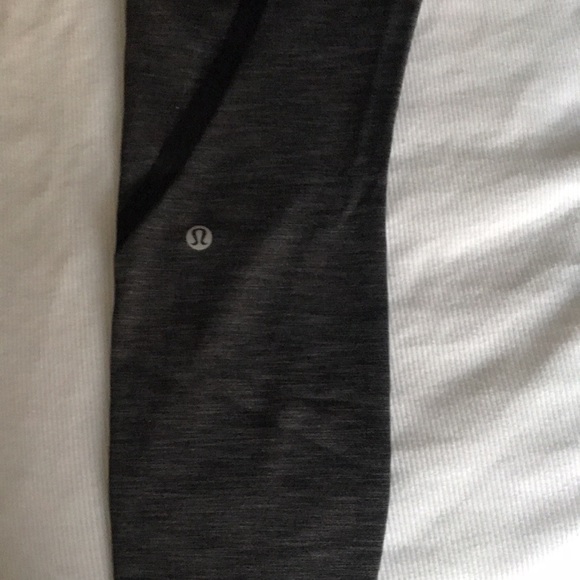 Lululemon women’s 7 1/4 leggings, size 6 - Picture 4 of 5